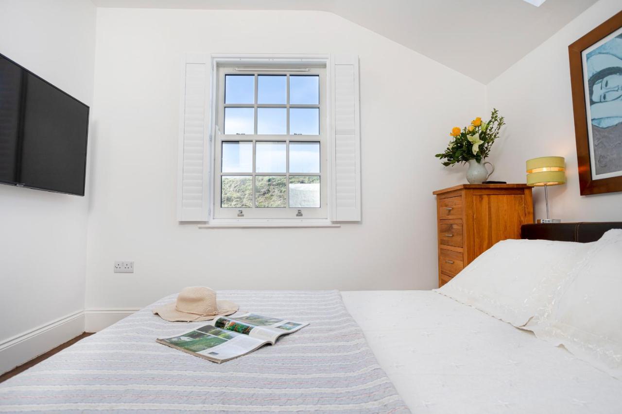 Finest Retreats - Lighthouse Cottage Rampside Exterior photo